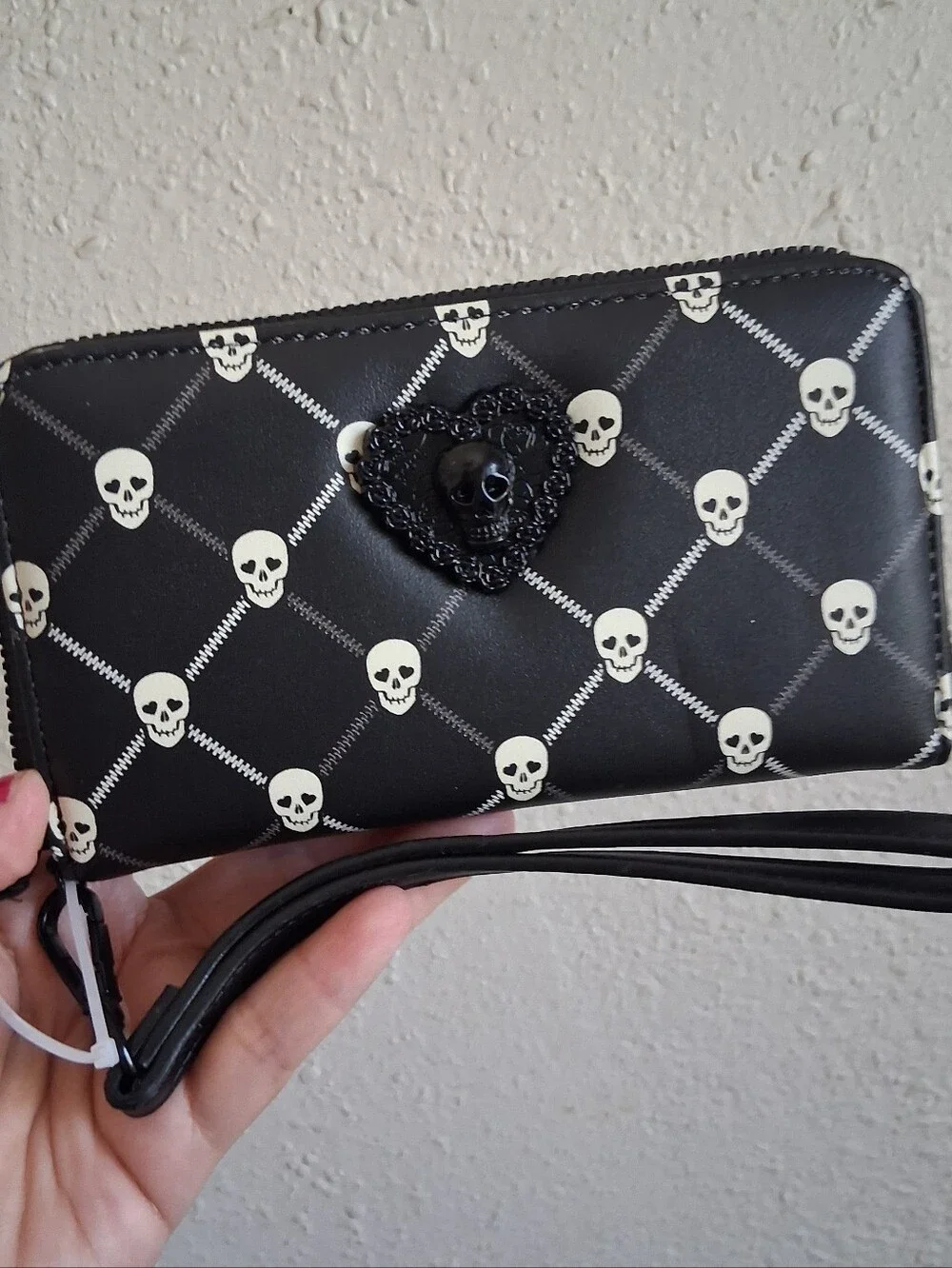 Betsey Johnson Black And Skull Zipper Wallet